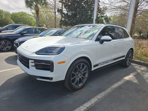 Used 2024 Porsche Cayenne Base image 2