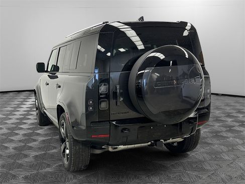 New 2026 Land Rover Defender 110 X-Dynamic SE image 3