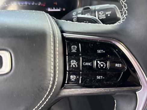 Used 2022 Jeep Grand Cherokee Overland image 17