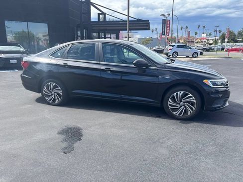 Used 2020 Volkswagen Jetta SEL FWD image 3