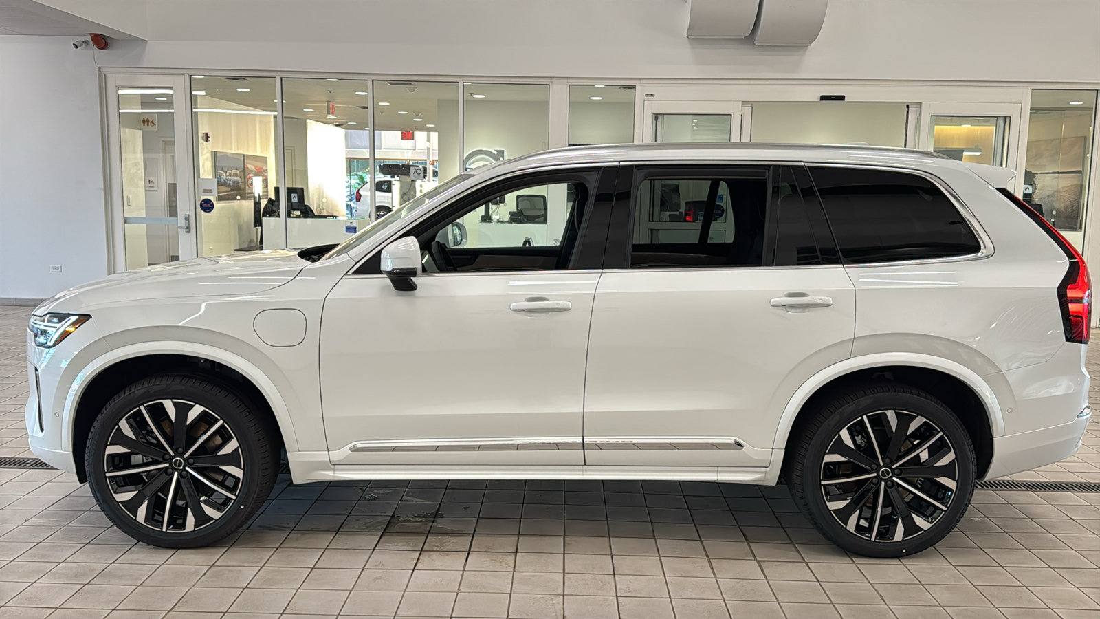 New 2026 Volvo XC90 T8 Plus w/ Protection Package Premier AWD/4WD image 8