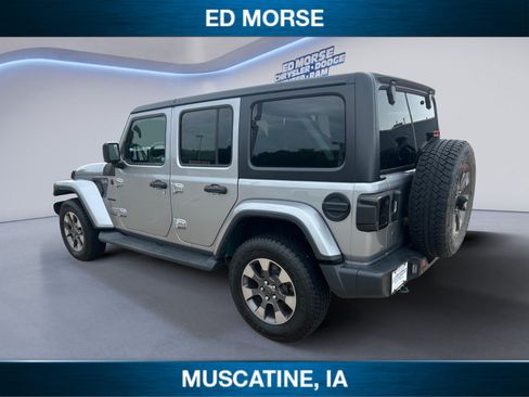 Used 2018 Jeep Wrangler Unlimited Sahara AWD/4WD image 3