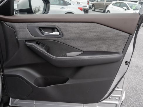 Used 2023 Nissan Rogue SV image 29