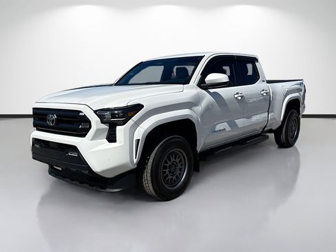 Used 2024 Toyota Tacoma SR5 w/ SR5 Upgrade Package image 7