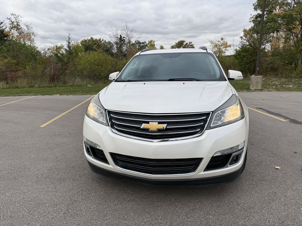 Used 2015 Chevrolet Traverse LT FWD image 2