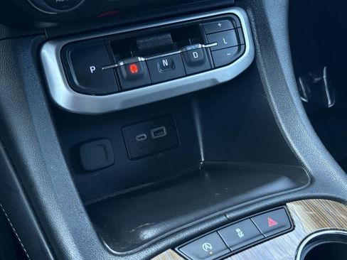 Used 2023 GMC Acadia SLE w/ Driver Convenience Package FWD image 21
