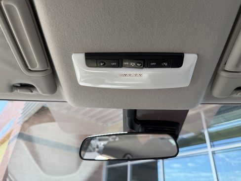 Used 2025 Nissan Versa SV w/ Trunk Package FWD image 23