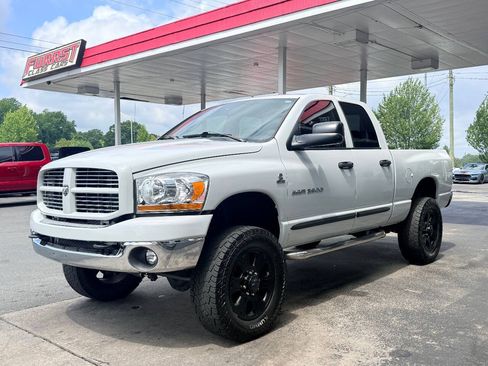 Used 2006 Dodge Ram 2500 Truck SLT w/ TRX4 Group AWD/4WD image 6