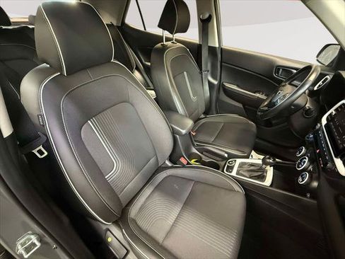 Certified 2022 Hyundai Venue Limited FWD image 16