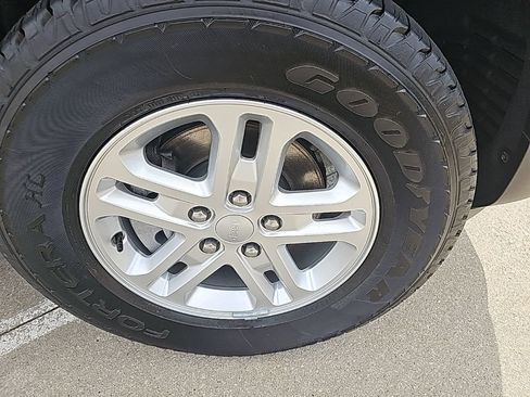 Used 2025 Jeep Grand Cherokee Laredo w/ Luxury Tech Group I image 2