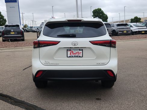 Used 2020 Toyota Highlander XLE AWD/4WD image 14