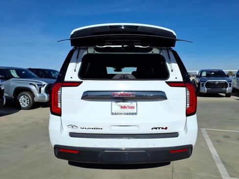 Used 2023 GMC Yukon XL AT4 w/ AT4 Premium Plus Package image 11