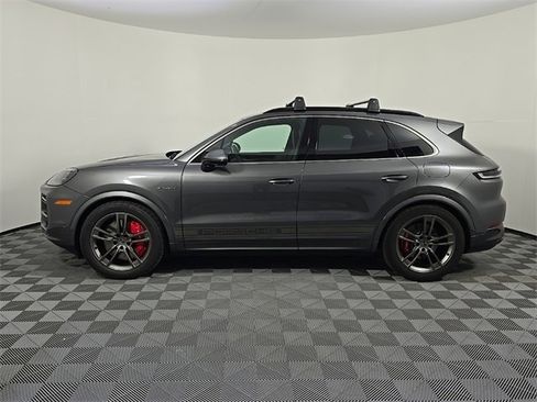 New 2025 Porsche Cayenne Turbo image 2