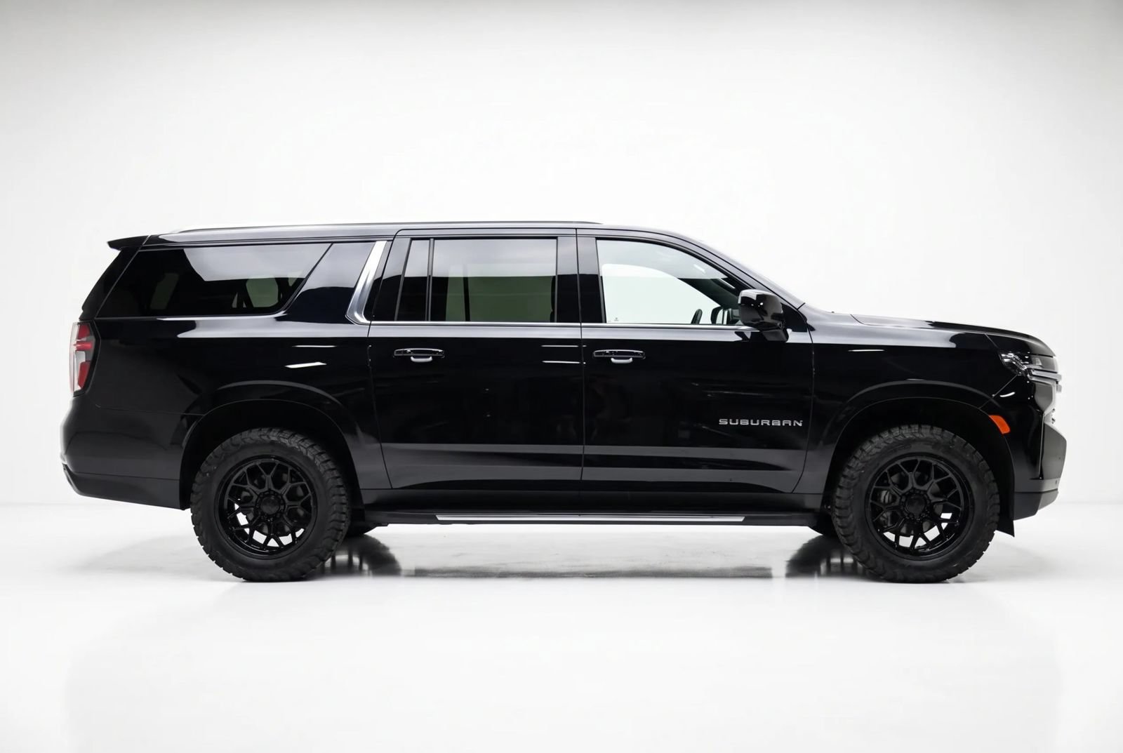 Used 2021 Chevrolet Suburban LS w/ Driver Alert Package AWD/4WD image 3
