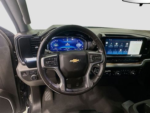 Used 2022 Chevrolet Silverado 1500 LT AWD/4WD image 11