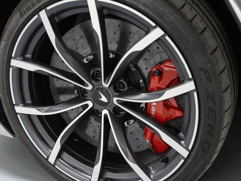 Used 2023 McLaren Artura image 19