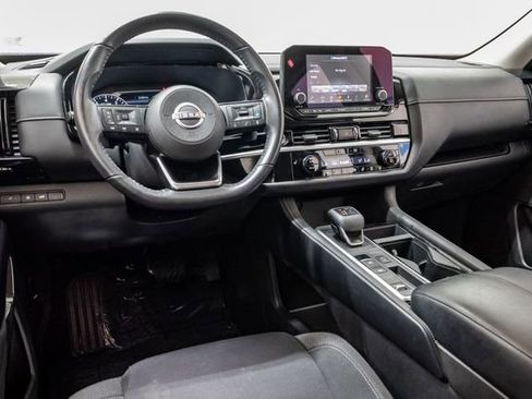 Used 2022 Nissan Pathfinder SV w/ SV Premium Package FWD image 7