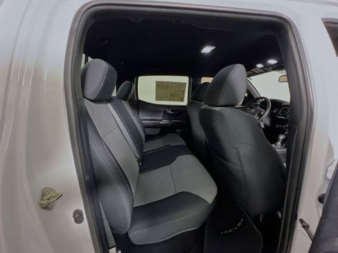 Used 2020 Toyota Tacoma TRD Off-Road AWD/4WD image 33