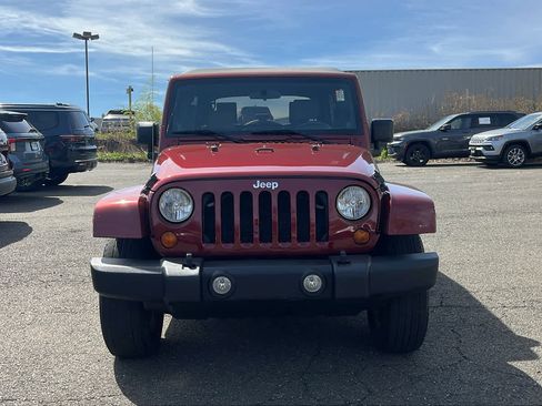 Used 2007 Jeep Wrangler Unlimited Sahara AWD/4WD image 2