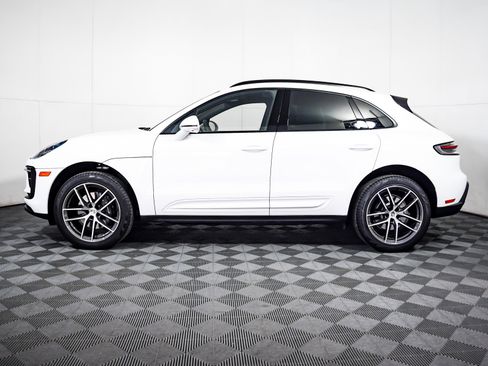 Certified 2025 Porsche Macan image 2