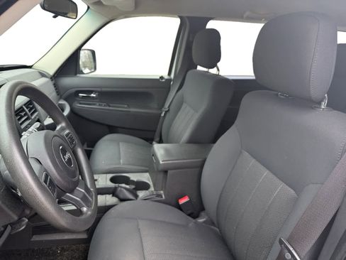 Used 2011 Jeep Liberty Sport image 9