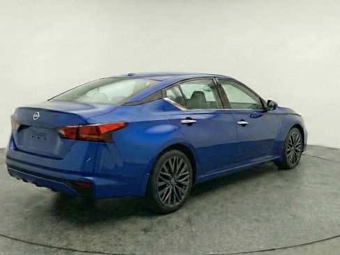 Used 2025 Nissan Altima 2.5 SV image 9