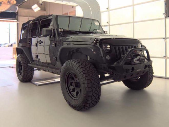 Used 2016 Jeep Wrangler Unlimited Sahara w/ Connectivity Group AWD/4WD image 3