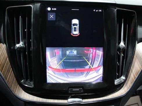 Used 2022 Volvo XC60 B5 Momentum w/ Protection Package Premier FWD image 21