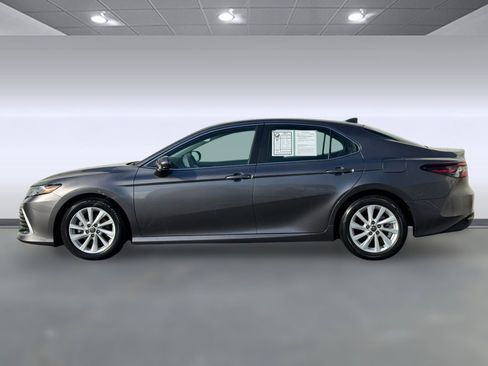 Used 2022 Toyota Camry LE image 2