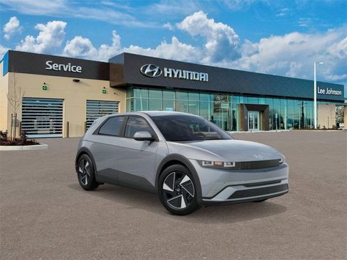 Used 2026 Hyundai Ioniq 5 SEL image 2