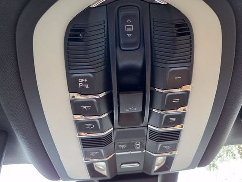 Used 2018 Porsche Macan S AWD/4WD image 32