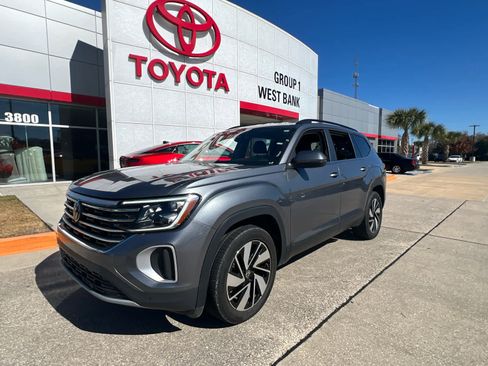 Used 2025 Volkswagen Atlas SE image 4