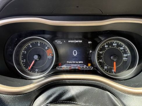 Used 2016 Jeep Cherokee Limited AWD/4WD image 9