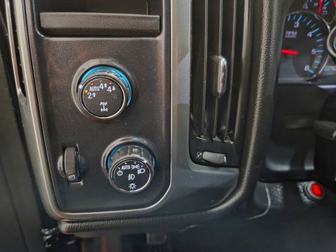 Used 2018 Chevrolet Silverado 1500 LT w/ LT Eassist Package image 40