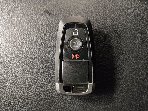 Used 2018 Ford Explorer XLT AWD/4WD image 32