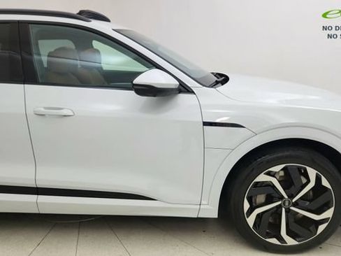Used 2024 Audi Q8 e-tron Prestige w/ Prestige Package AWD/4WD image 8