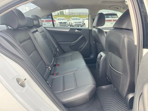 Used 2017 Volkswagen Jetta SE image 33