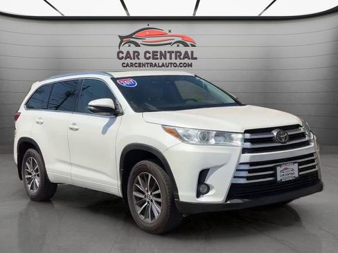 Used 2017 Toyota Highlander XLE AWD/4WD image 7