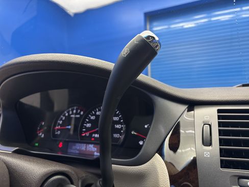 Used 2010 Cadillac DTS Premium w/ Driver Awareness Package FWD image 20