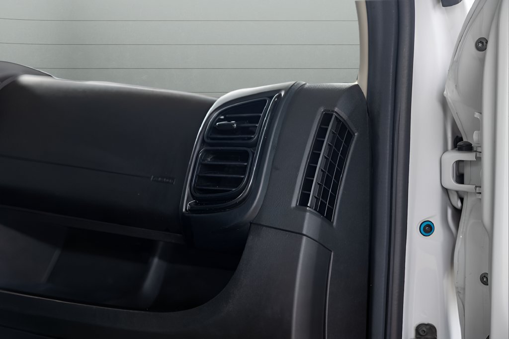 Used 2025 RAM ProMaster 2500 w/ Convenience Group FWD image 40
