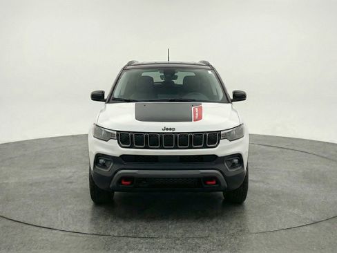 Used 2025 Jeep Compass Trailhawk AWD/4WD image 2
