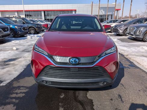 Certified 2021 Toyota Venza LE w/ Carpet Mat Package (TMS) image 2