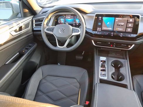 Certified 2024 Volkswagen Atlas Cross Sport SE FWD image 10