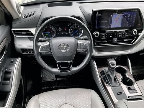 Used 2021 Toyota Highlander Platinum FWD image 6