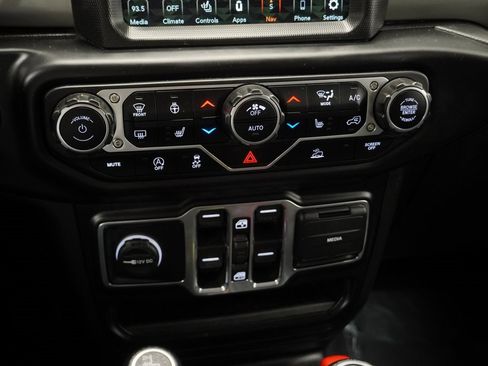 Certified 2022 Jeep Wrangler Unlimited Sahara w/ Cold Weather Group image 37