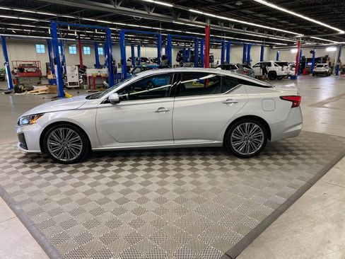 Used 2023 Nissan Altima 2.5 SL image 9