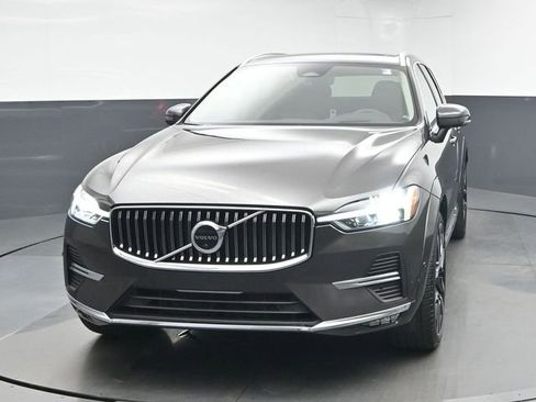 Used 2023 Volvo XC60 B5 Ultimate w/ Protection Package Premier image 3