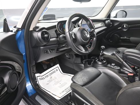 Used 2022 MINI Cooper 2-Door Hardtop image 19
