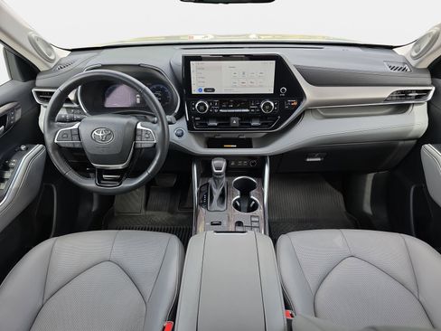 Used 2023 Toyota Highlander Limited image 9