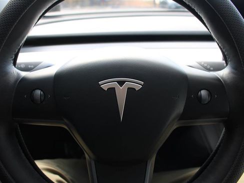 Used 2022 Tesla Model 3 Standard Range image 15
